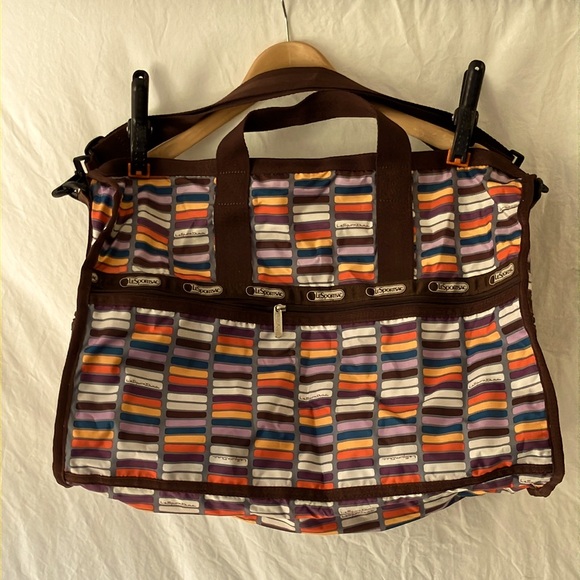 lesporsac Handbags - Lesportsac vintage brown travel weekender